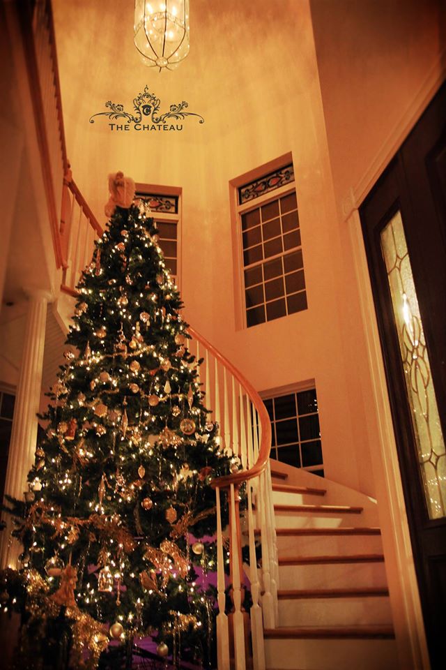 Christmas decorations at The Chateau! post thumbnail